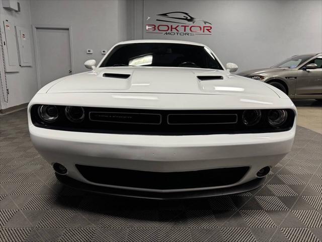 2020 dodge challenger sxt