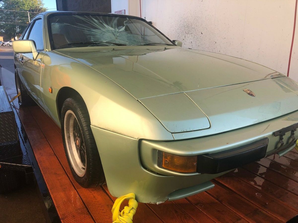 porsche 924 reseda green metallic - fuchs early 1977