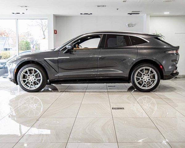 2021 aston martin dbx base