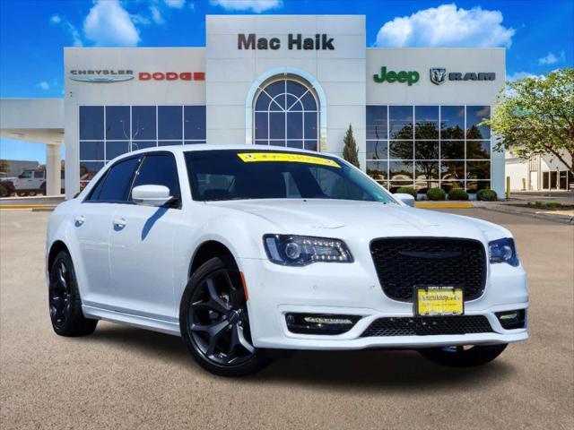 2022 chrysler 300 touring