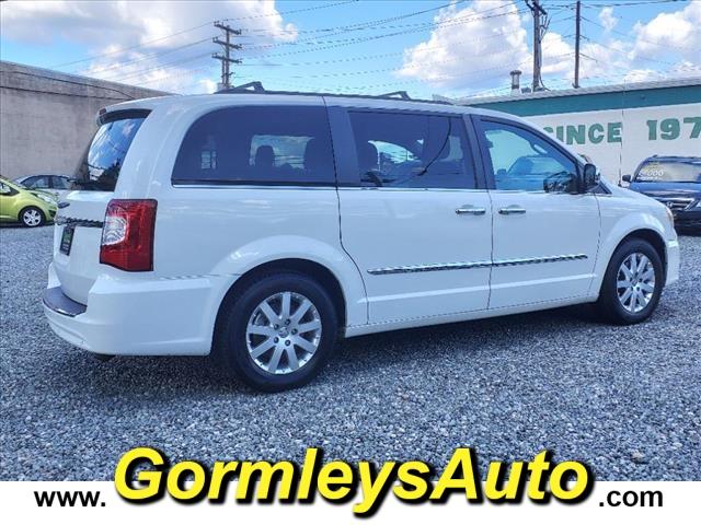 2012 chrysler town & country touring-l