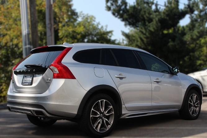 used 2017 volvo v60 cross country