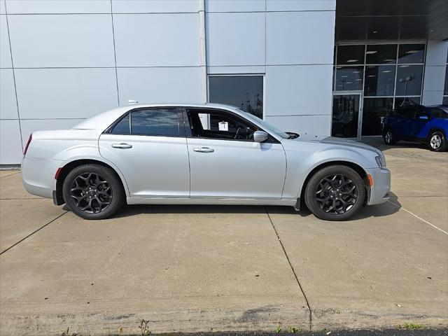 2019 chrysler 300 s