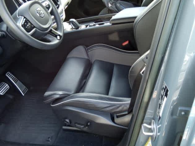 2022 volvo xc60 b6 awd r-design