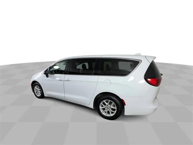 2020 chrysler voyager lx
