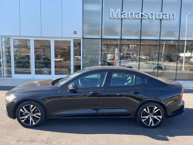 2024 volvo s60 b5 plus dark theme