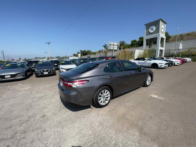 2020 toyota camry le