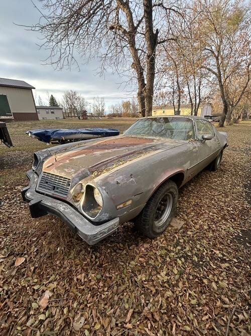 1977 chevy camaro ,true z28,4speed. needs work