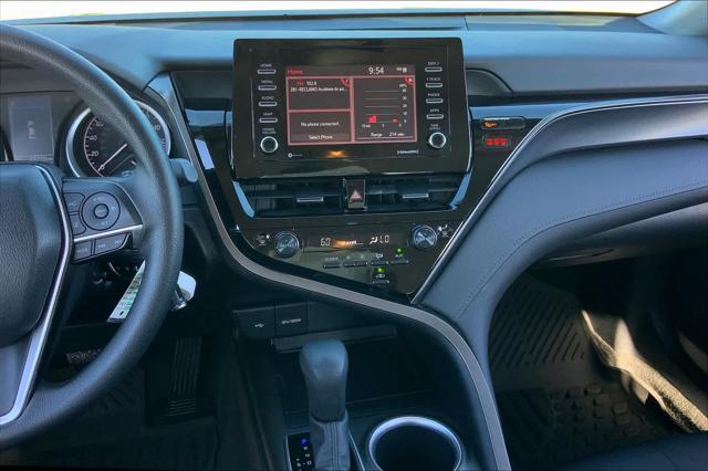 2022 toyota camry le