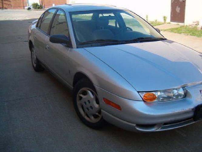 2002 saturn -- 4 door/automatic/sunroof/cold air in wickliffe, oh