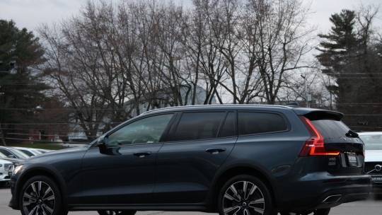 2022 Volvo V60 Cross Country