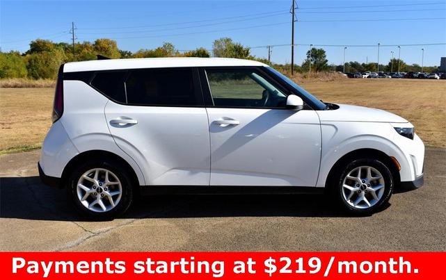 2023 kia soul lx