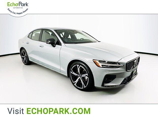 2024 volvo s60 b5 plus dark theme