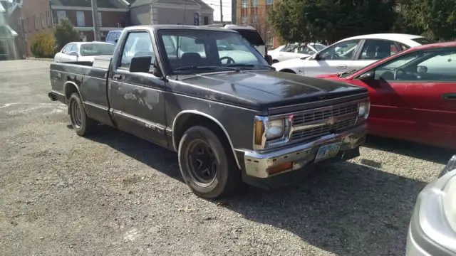 1992 chevy s10 170,367 miles have key starts and runs clean title loud hot mess