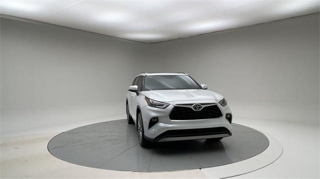 2022 toyota highlander platinum