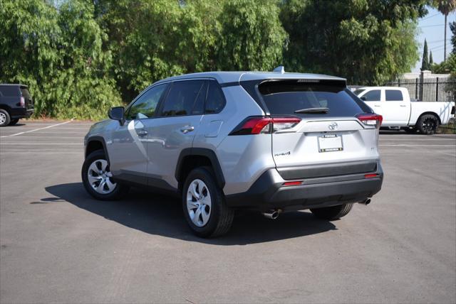 2022 toyota rav4 le