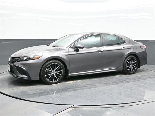 2022 toyota camry se awd