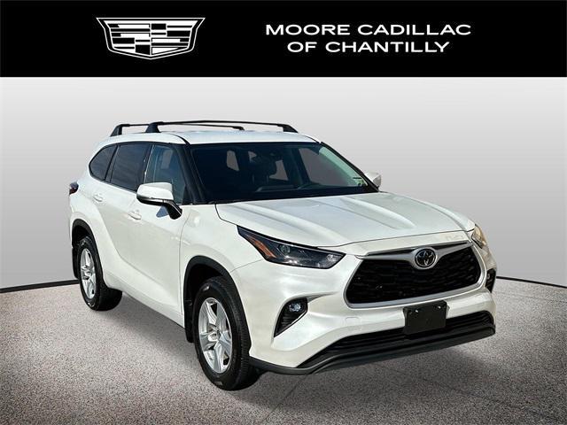 2022 toyota highlander le