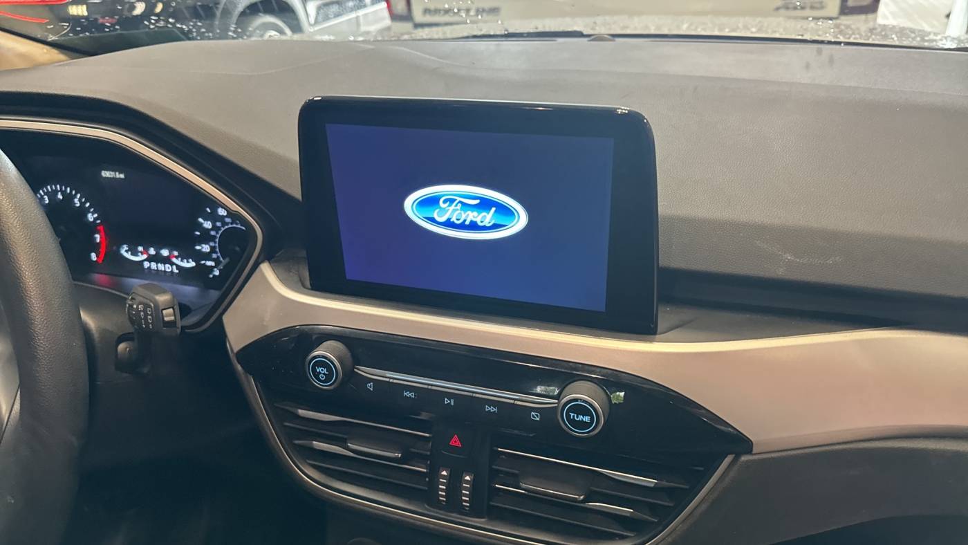 2020 ford escape se