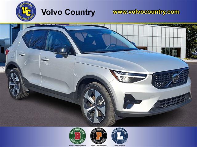 2024 volvo xc40 b5 plus dark theme