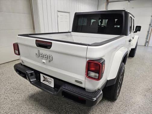 2023 jeep gladiator overland 4dr 4x4 crew cab 5 ft. box in dakota dunes, south dakota