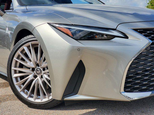 2022 lexus is 300 base