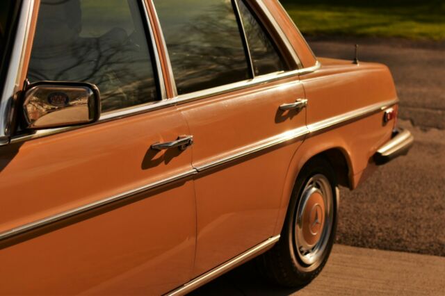 1975 mercedes benz 240 d (diesel)
