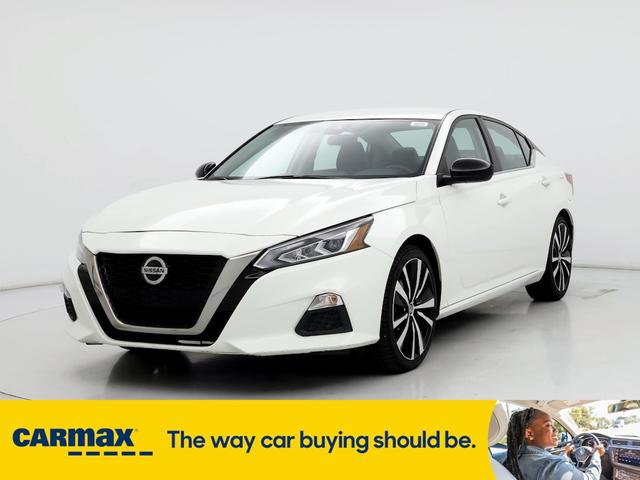 2022 nissan altima sr