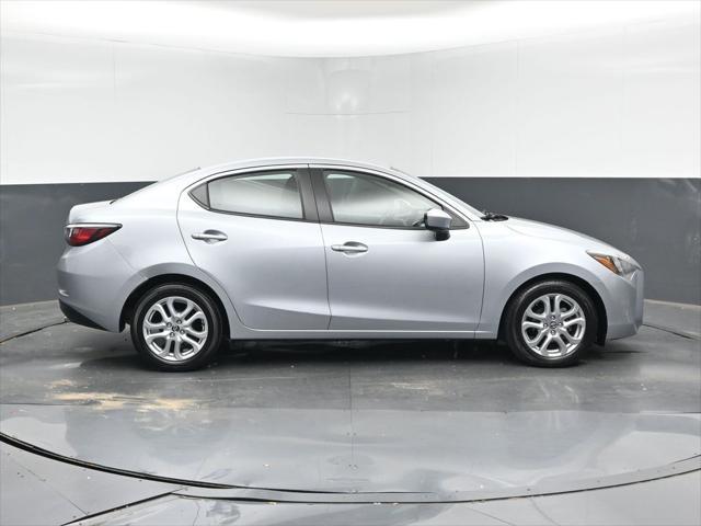 2017 toyota yaris ia base