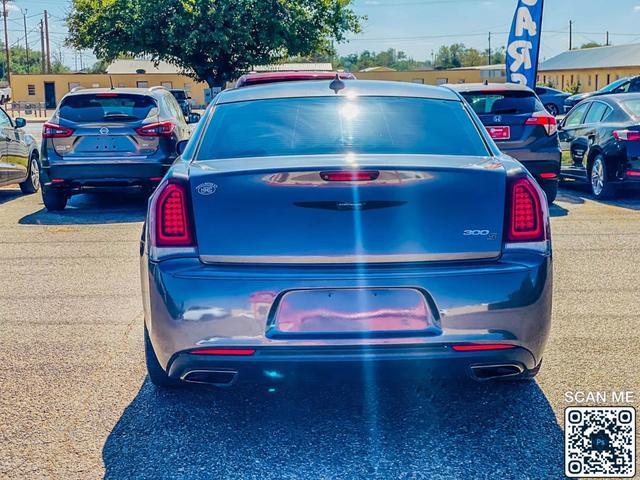 2019 chrysler 300 s