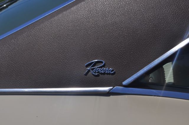 beautiful stunning 1970 buick riviera with vinyl top *** one year body style ***
