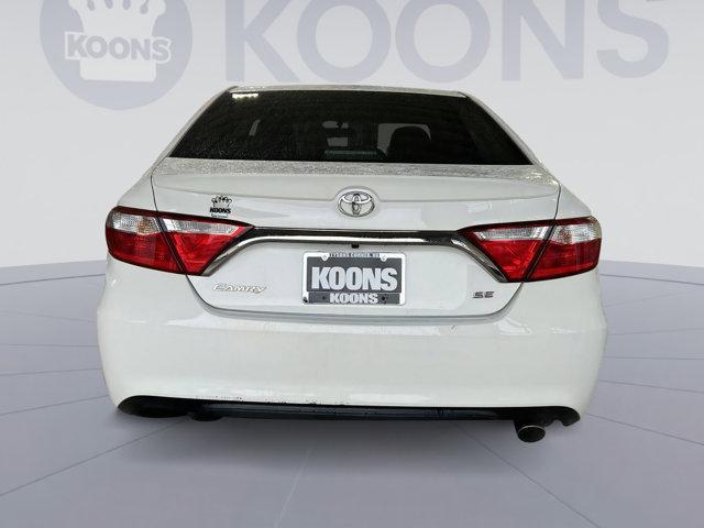 2016 toyota camry se