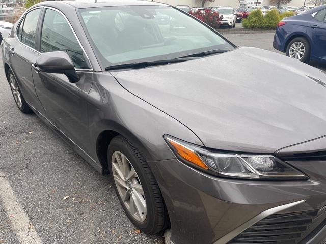 2022 toyota camry le