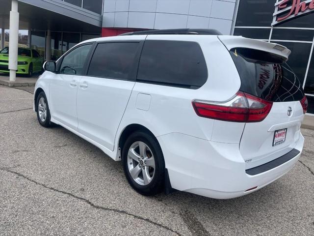 2020 toyota sienna le