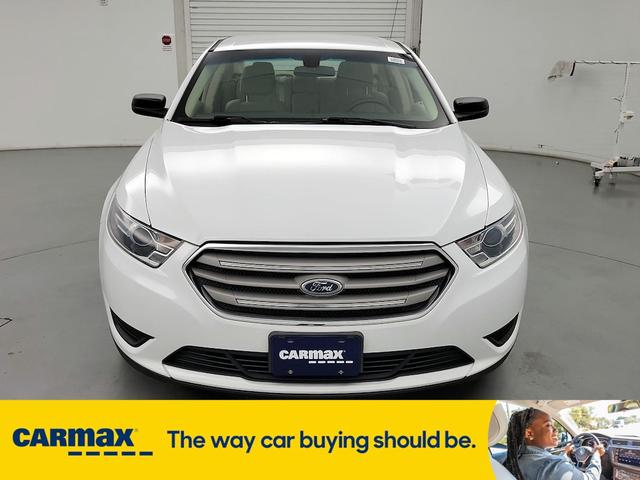 2016 ford taurus se