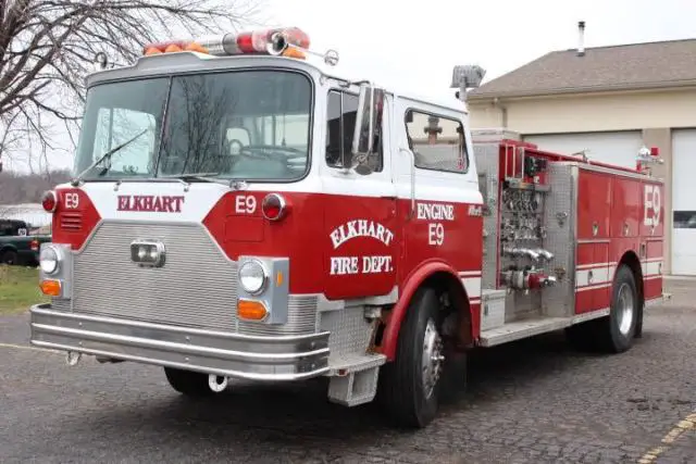 1986 mack fire truck * runs & drives * sirens & lights work