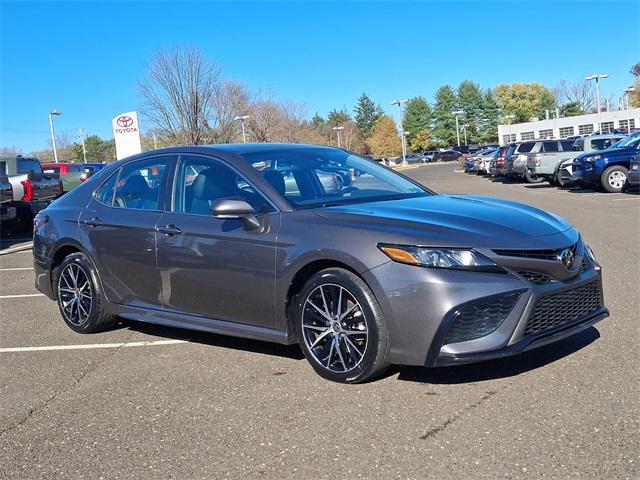 2022 toyota camry se