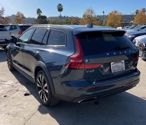 2021 volvo v60 cross country t5