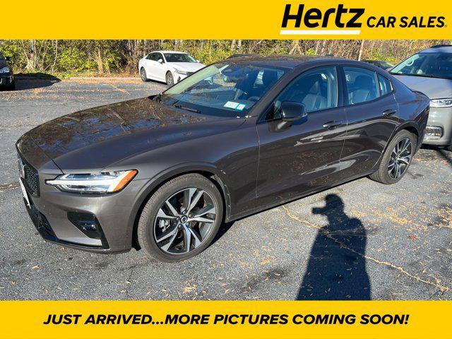 2024 volvo s60 b5 core dark theme