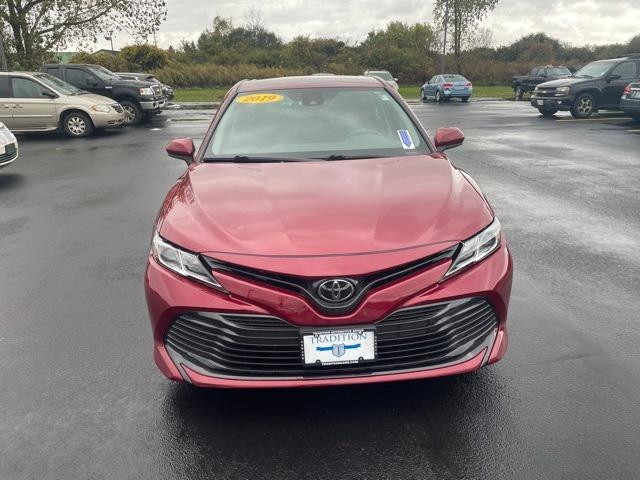 2019 toyota camry le