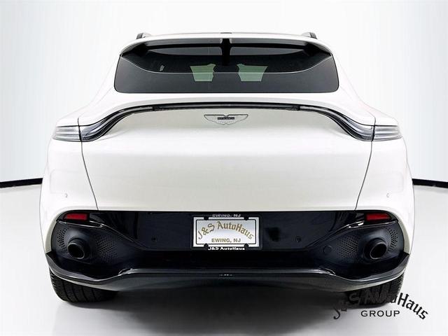 2021 aston martin dbx base
