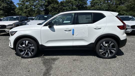 2025 Volvo XC40