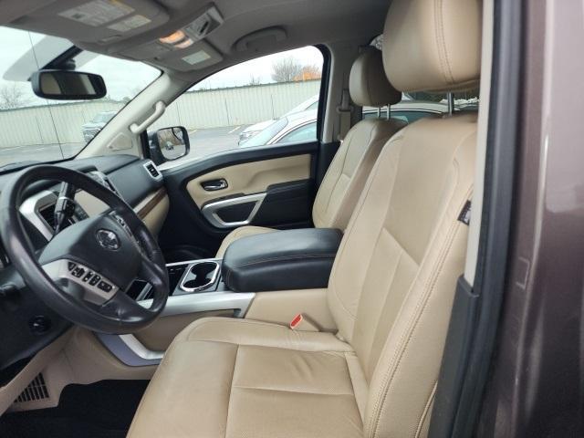 2017 nissan titan sl