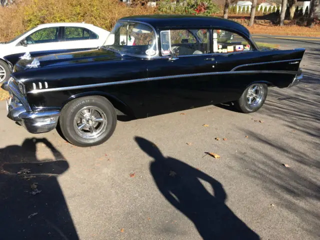 1957 chevy black 2 door post with 283 power pack heads