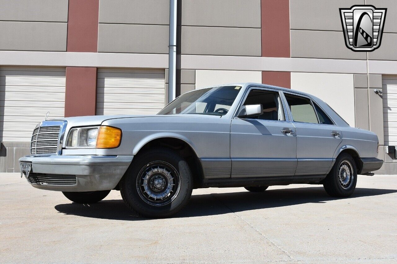 1983 mercedes-benz 300-series