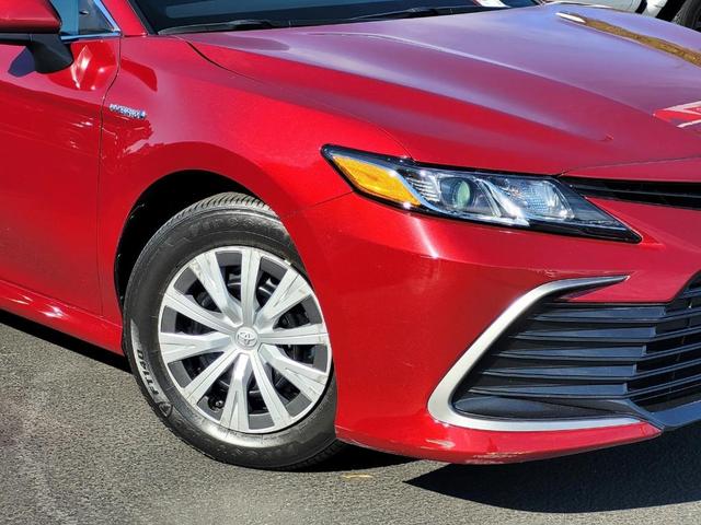 2021 toyota camry hybrid le