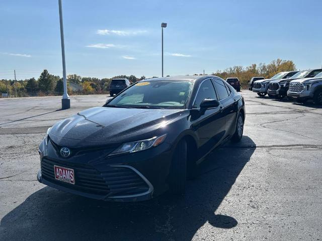 2022 toyota camry hybrid le