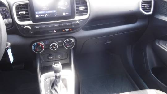 2021 hyundai venue se