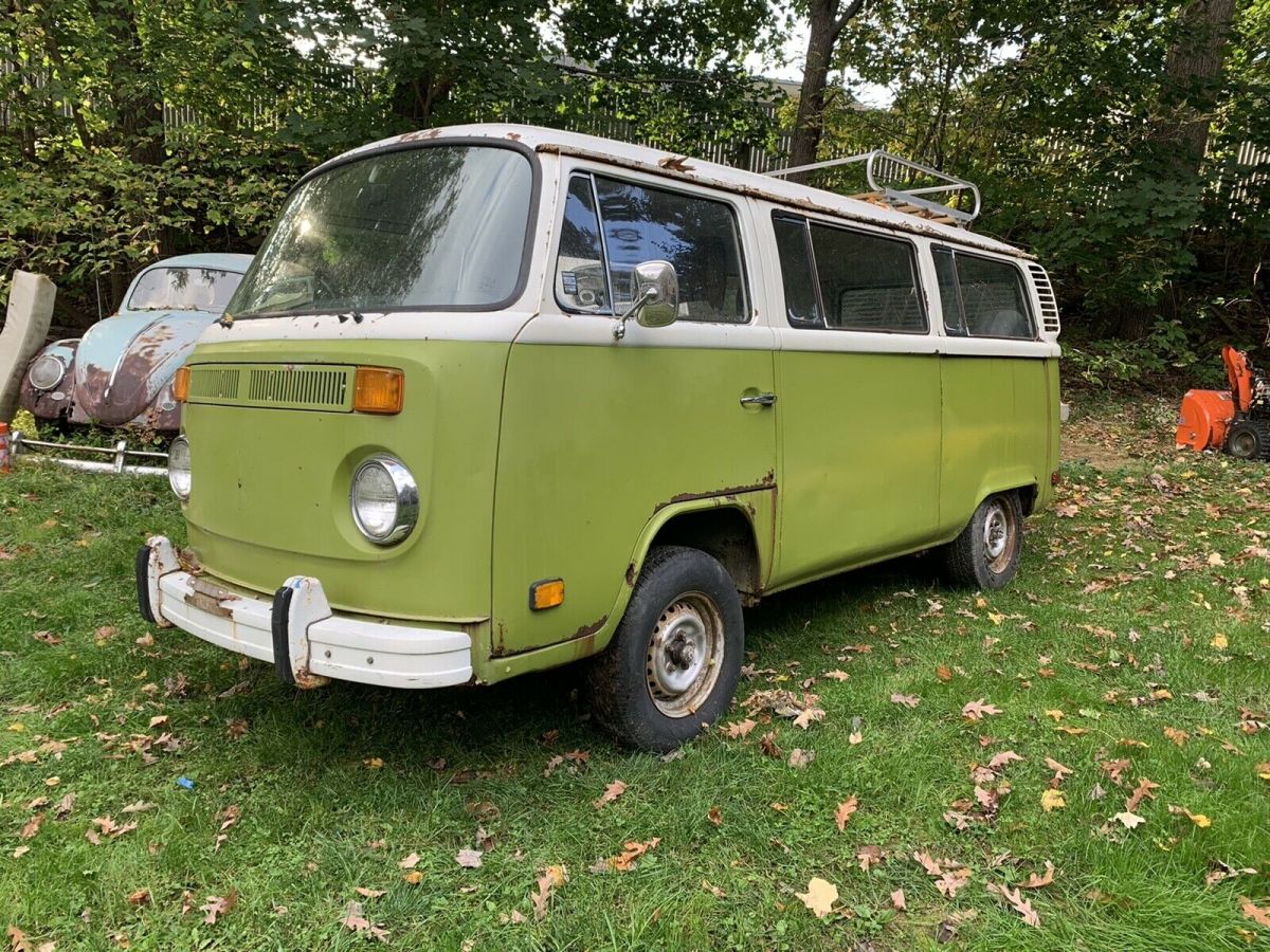1976 volkswagen transporter van green rwd manual