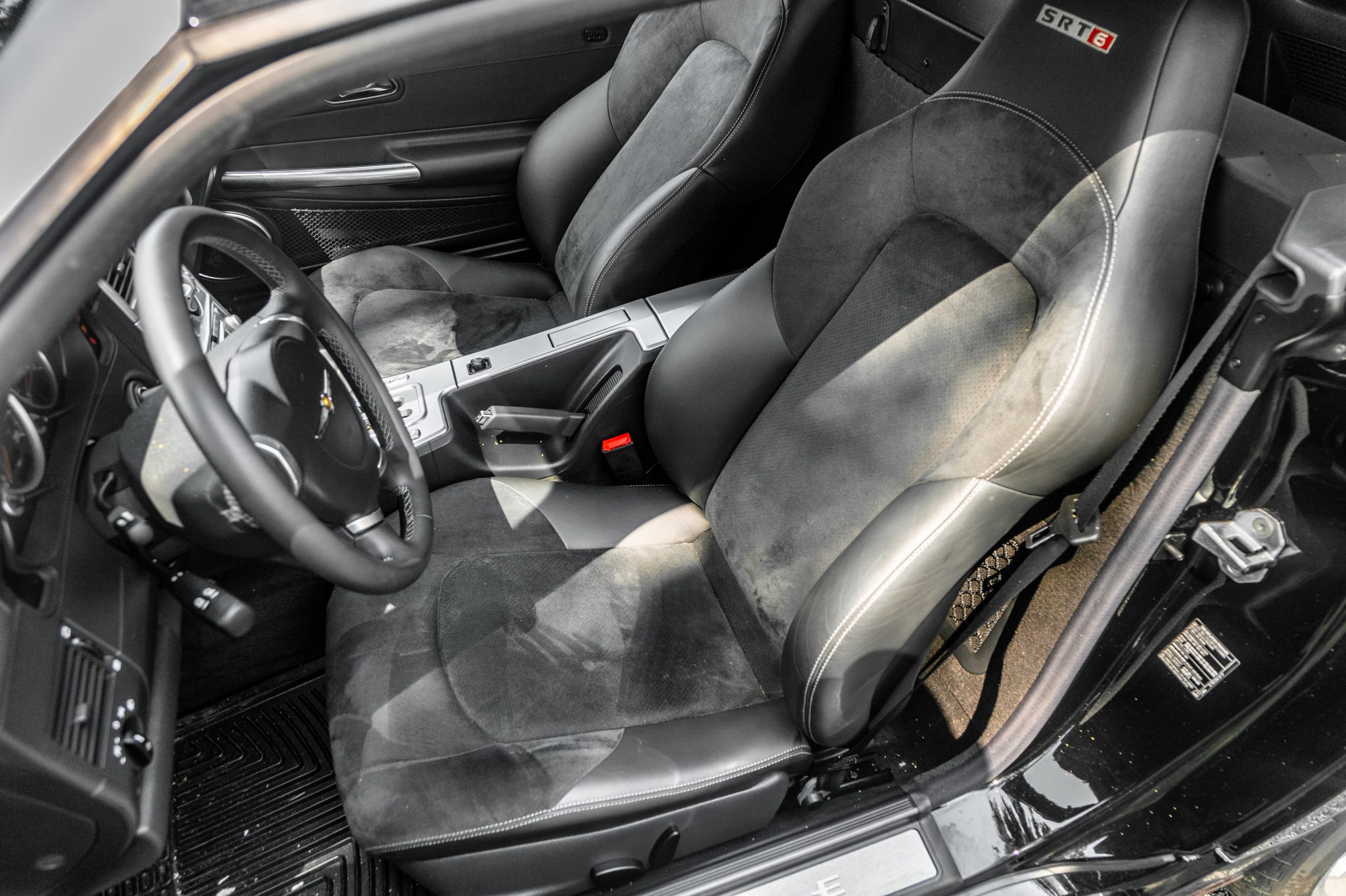 2005 chrysler crossfire srt-6